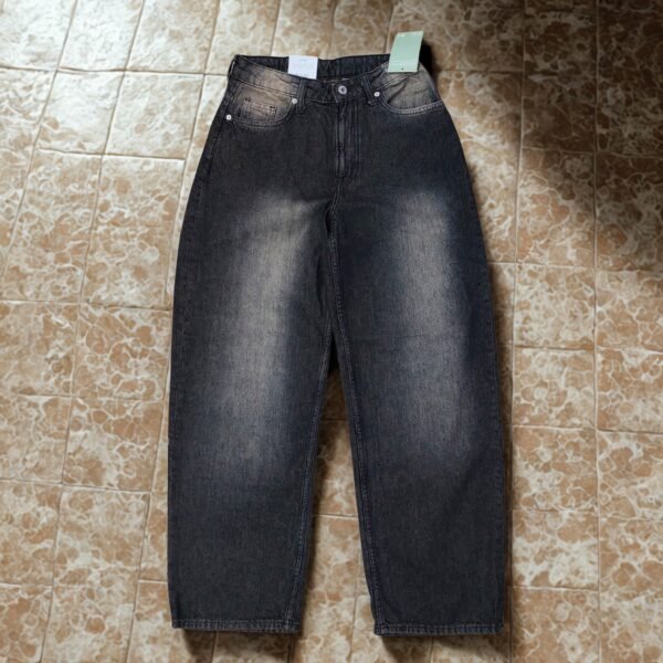 HM  Sand blasted baggy jeans high rise